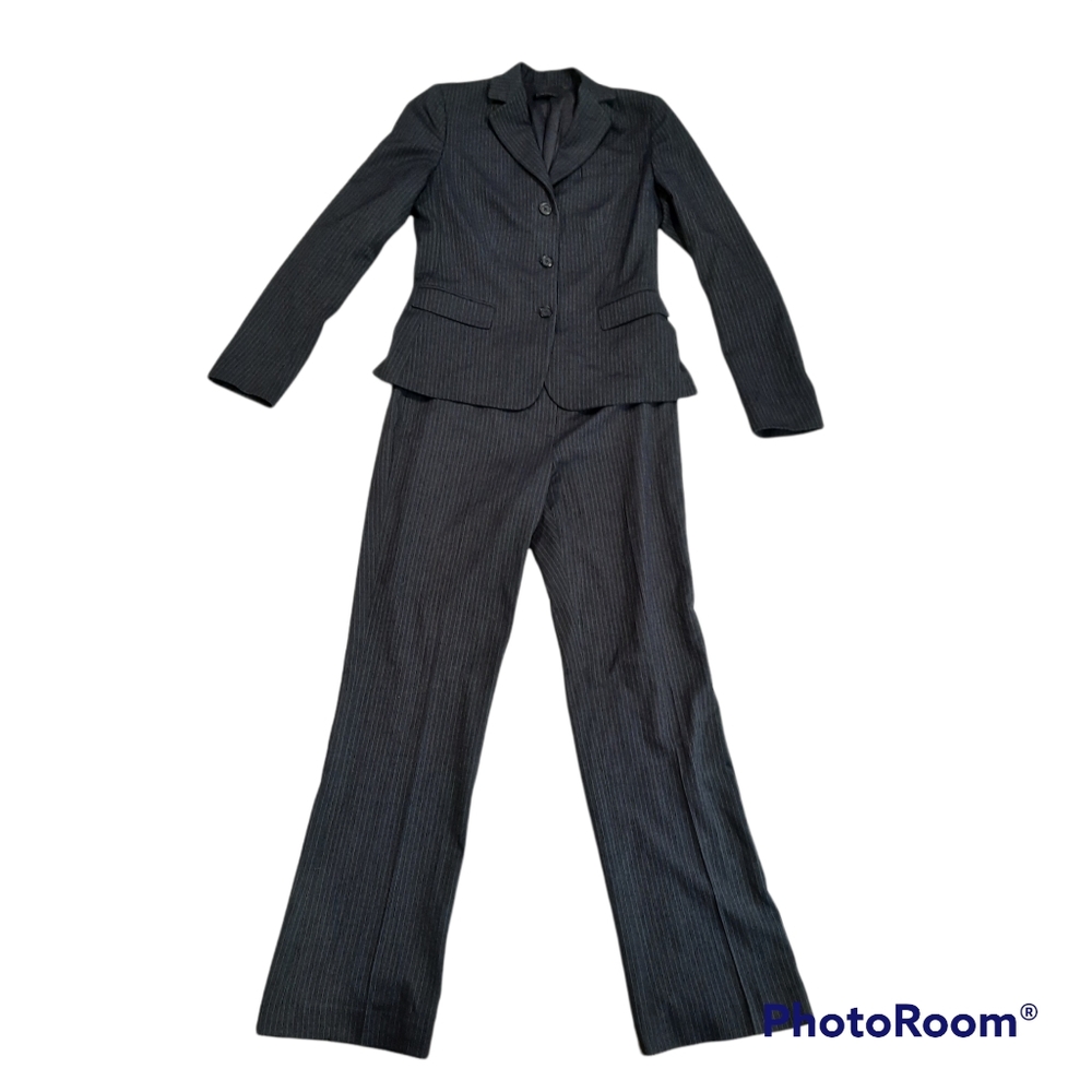 Tahari Two Piece Pin Stripe Suit 3 button blazer and matching pants